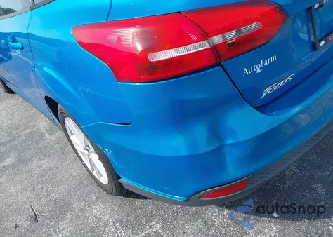 2015 Ford Focus Se z USA, uszkodzony, nr VIN 1FADP3F23FL240132